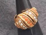 an image of a ring on a cone on a table