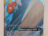 un gros plan d'une carte Pokémon sur laquelle figure un poisson