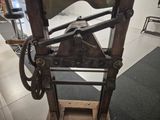 a machine that is sitting on the floor in a room