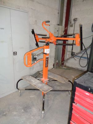 an image of a work bench in a garage