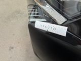 a sticker on the hood of a car that says vaaluto
