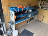 a picture of a machine that is sitting in a garage