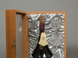 an image of a bottle of wine in a wooden case