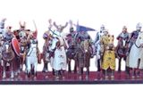 de nombreuses figurines posées sur une étagère posée sur une table