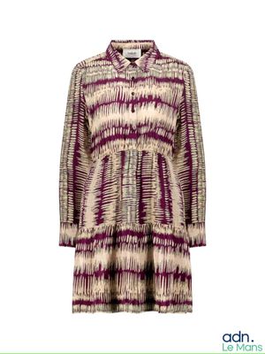 une photo d'une robe avec un motif tie-dye