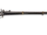 un gros plan d'un pistolet sur un fond blanc avec un fond blanc