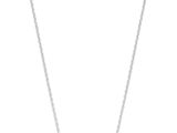 gros plan d'un collier sur fond blanc