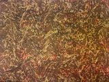 un tableau aux tons marron et rouge accroché au mur à côté des toilettes