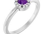 Bague en or blanc 14 carats sertie d'une améthoraite et d'un halo de diamants