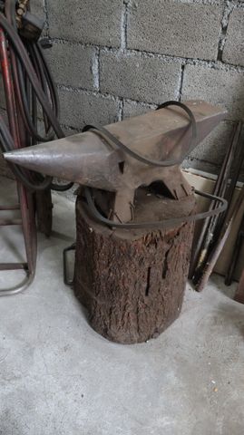 Enclume (83x16x27) et billot