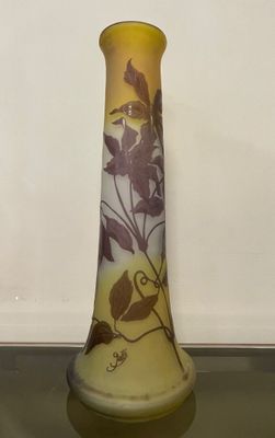 Emile GALLE (1846-1904) Vase soliflore à corps bombé, talon …