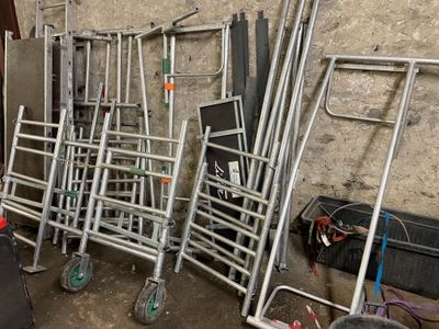a lot of chairs that are sitting in a room
