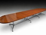 une table de réunion ovale avec des pieds chromés et un plateau en bois