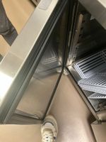 Un tour réfrigéré 3 portes avec grilles (photo 4)