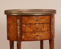 Paire de table d'appoint de forme rognon, en bois de placage… (photo 4)