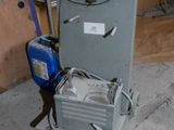 une machine placée au milieu d'une pièce