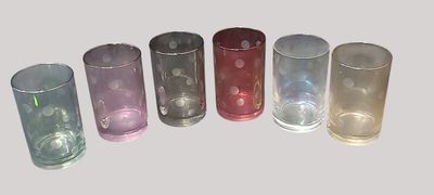 6 petits verres colorés à décor de pastilles