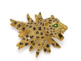une image représentant une broche en forme de léopard, en or et diamants noirs