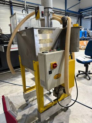 une machine placée au milieu d'une pièce
