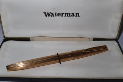 a pen that is in a box on a table