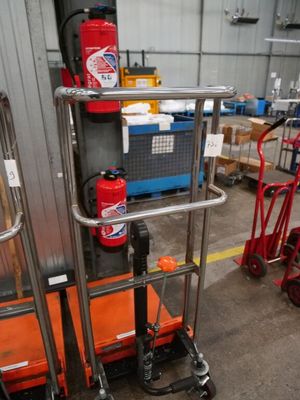1 GERBEUR MANUEL CAPACITE 400Kg, A PLATEAU