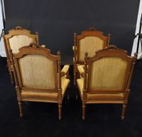 Suite de quatre fauteuils en noyer mouluré et sculpté. (photo 6)