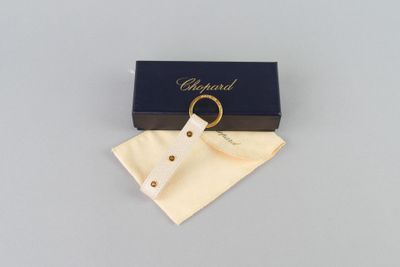 CHOPARD. Porte clefs Miss Happy en cuir caviar mordoré. - Photo 1