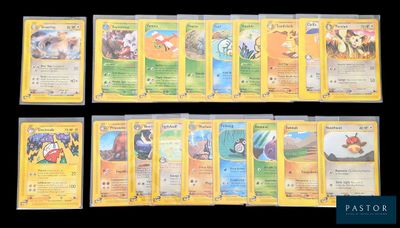 Plusieurs cartes Pokémon sont alignées les unes à côté des autres sur un fond noir.