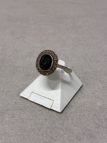 Bague en platine et or 18 carats 750 millièmes à décor d’une pier