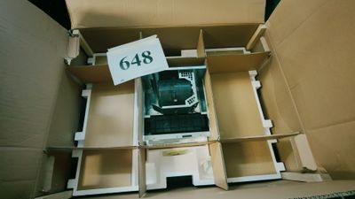 une boîte en carton contenant un ordinateur
