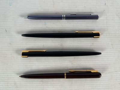 WATERMAN - Deux stylos à bille en celluloïd noir brossé, l'a…