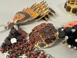 a lot of brooches that are laying on a table