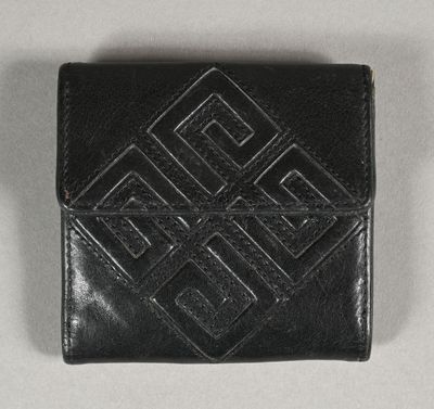 GIVENCHY. Porte-cartes en cuir noir surpiqué du sigle, fermo…