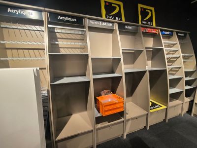 many shelves that have different types of items on them