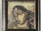 une image représentant un tableau d'une femme avec une rose dans les cheveux