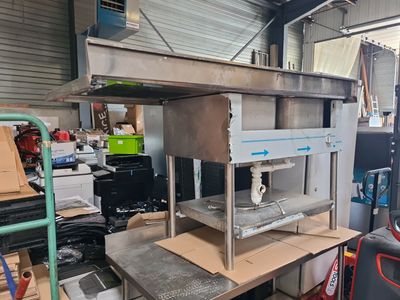 une photo d'une cuisine aménagée dans un garage