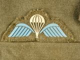 an image of a military uniform with a parachut on the back of it