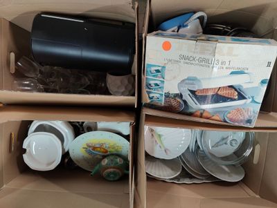 de nombreuses boîtes contenant différents types d'objets
