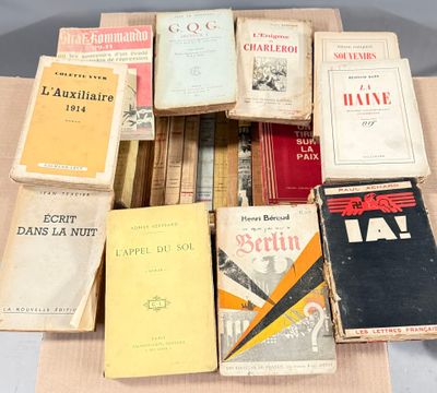 un grand nombre de livres posés sur une table