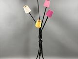 une photo d'une lampe sur laquelle sont disposées cinq ampoules