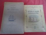 deux livres posés sur une table