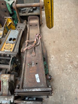 la photo d'une machine posée sur le sol