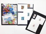 une image représentant un dossier sur lequel sont collés de nombreux timbres