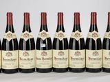 six bouteilles de vin rouge alignées