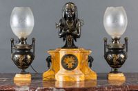 Pendule et paire de lampes à pétrole en bronze patiné et dor…