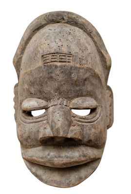 une image représentant un masque en pierre sur fond blanc