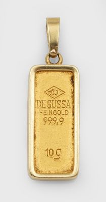 a gold bar pendant with the word degussa on it