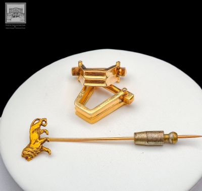 Lot comprenant une paire de boutons de manchette en or jaune…