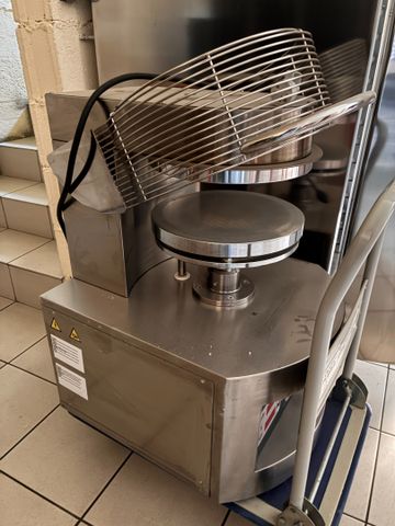 Formeuse à pizza à disques chauffant CUPPONE PZF/30DS. Frais en s...