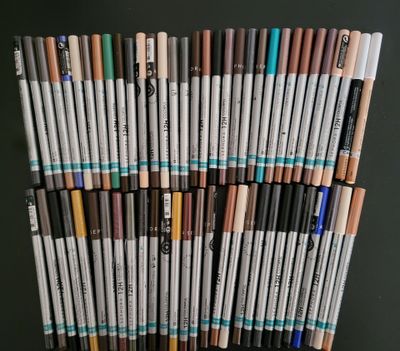 a lot of pens that are stacked on top of each other